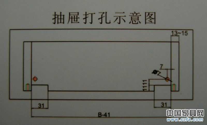 選擇好滑軌的長度后，請按照圖片中的打孔尺寸，對抽屜進行加工，以便安裝滑軌。