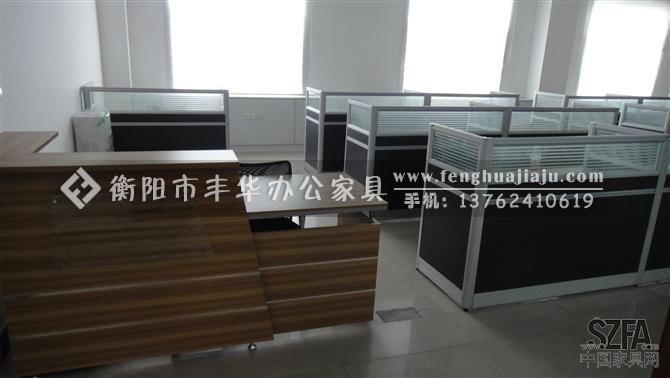 衡陽市豐華辦公家具，專業(yè)做各類辦公屏風(fēng)，辦公屏風(fēng)組合